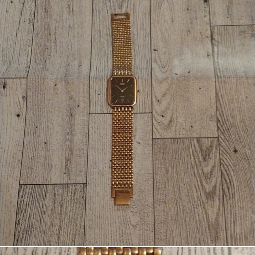 Women's Citizen watch. Please read description